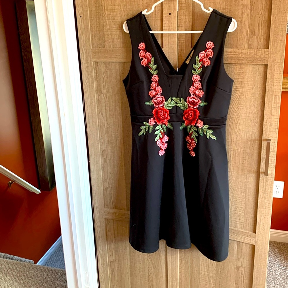 Black dress with embroidered roses. Size XL